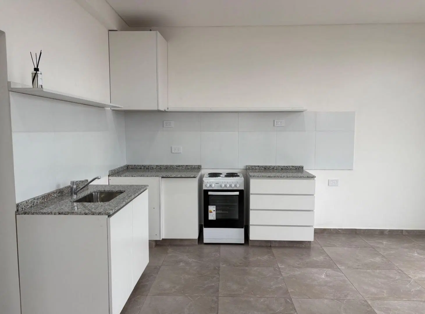 ALQUILER DEPARTAMENTO MONOAMBIENTE MORON, BALCON 4