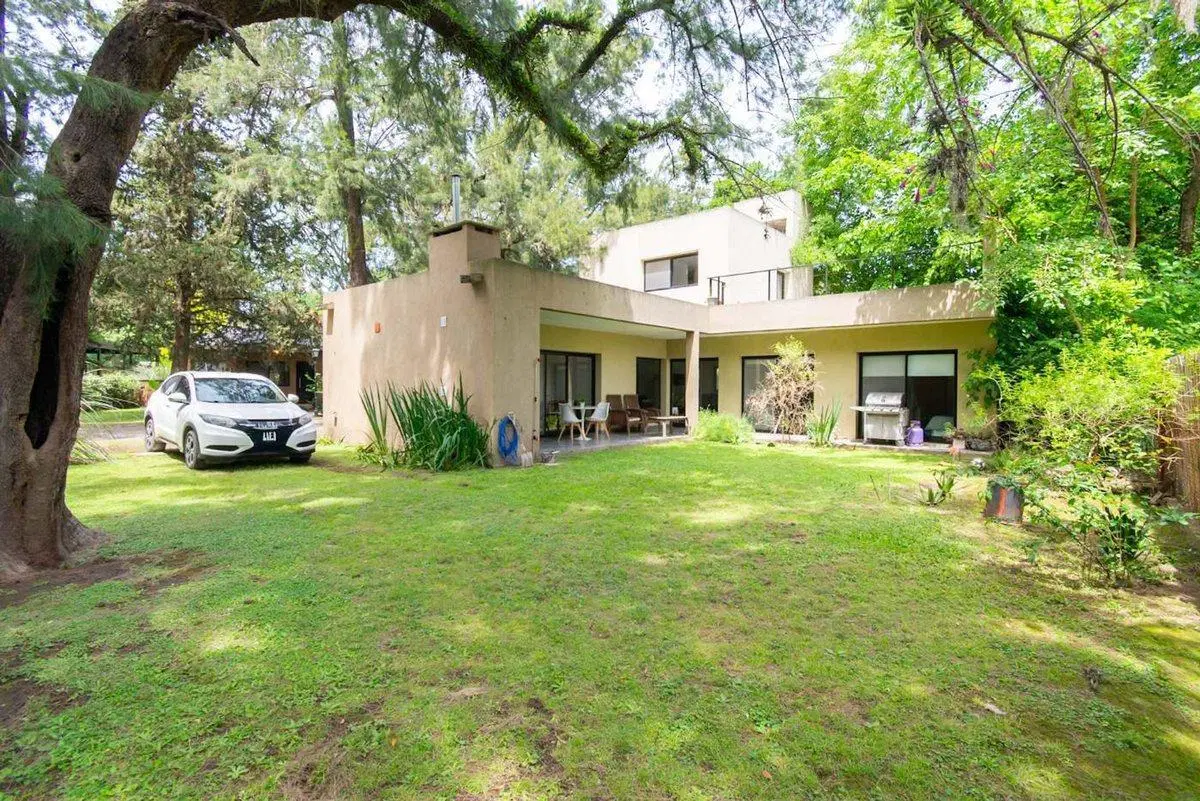 VENTA CASA 4 AMBIENTES COMPLEJO CERRADO P. LELOIR 4