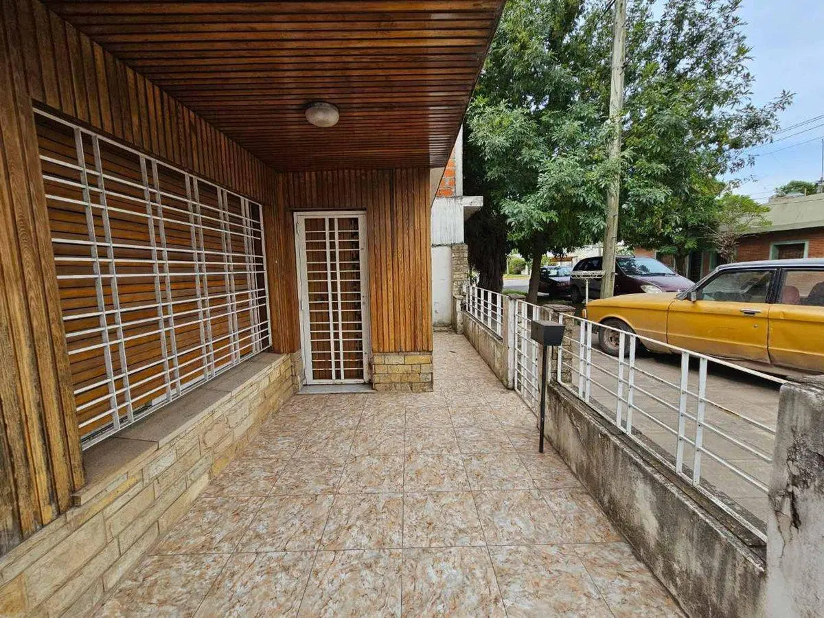 VENTA CASA 4 AMBIENTES MERLO - PARQUE Y COCHERA 5