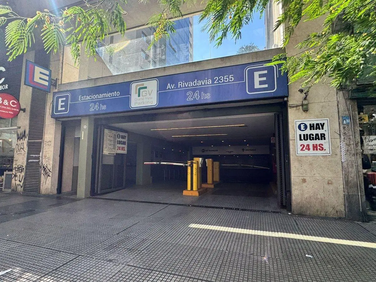 Cochera cubierta en venta. Av Rivadavia. Balvanera 1