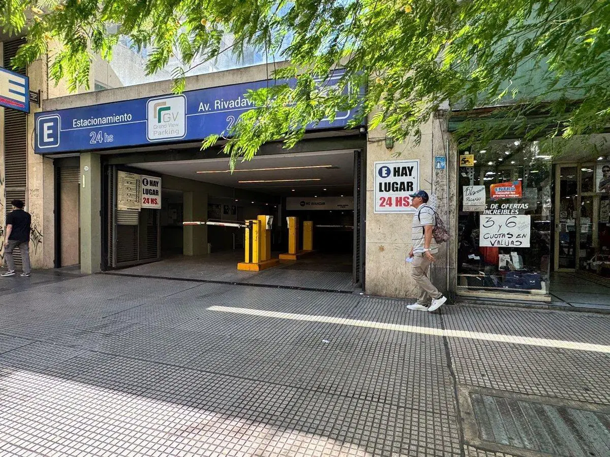 Cochera cubierta en venta. Av Rivadavia. Balvanera 4