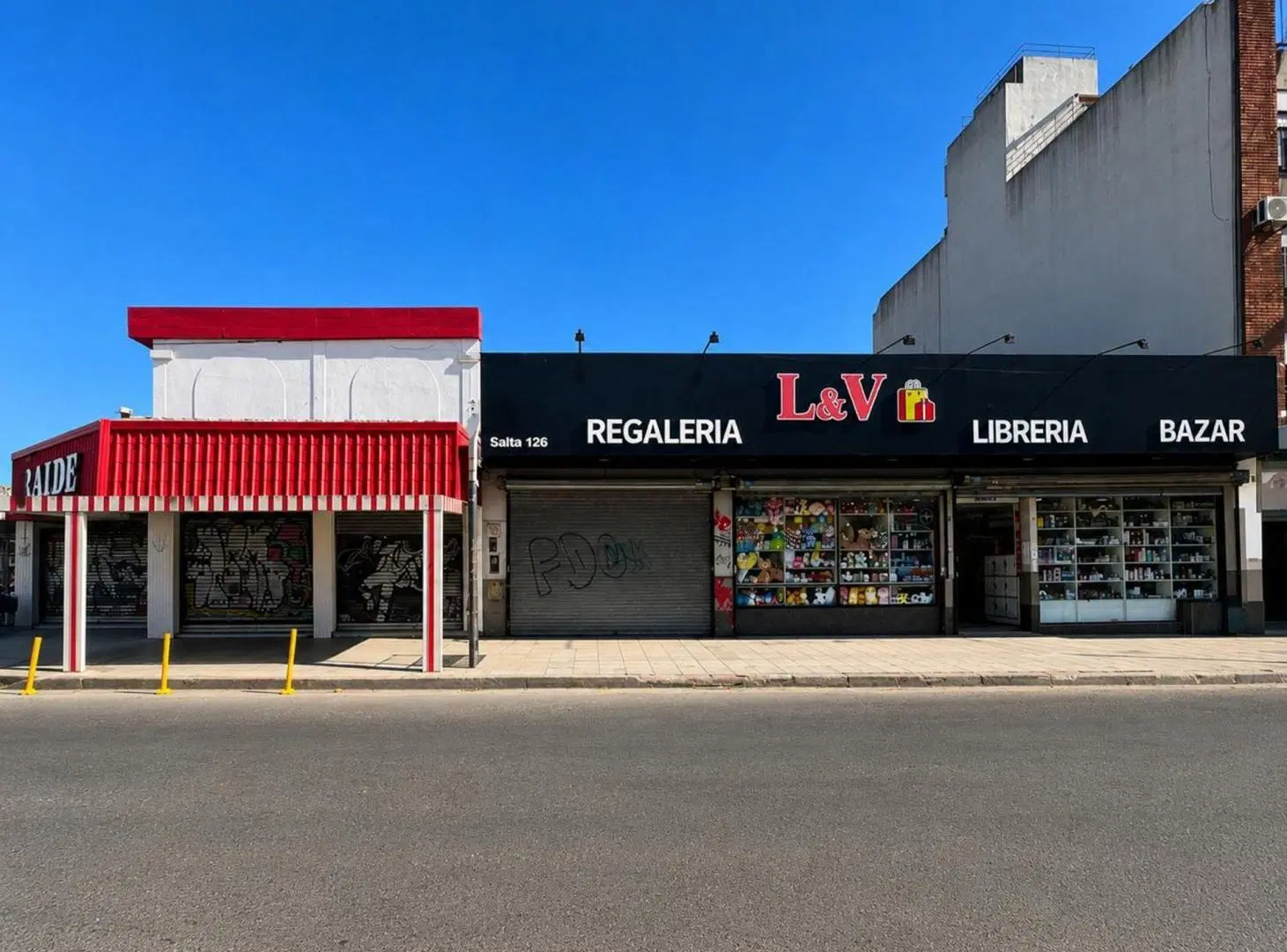 VENTA LOCAL MORON 832 MTS ESQUINA ESTRATEGICA 2