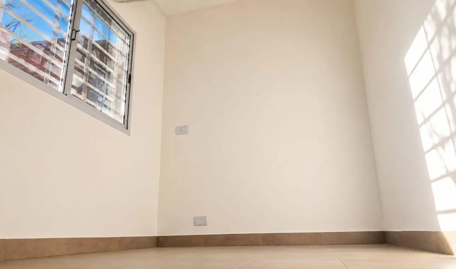 VENTA LOCAL + CASA 3AMB MORÓN A ESTRENAR CON PATIO 4