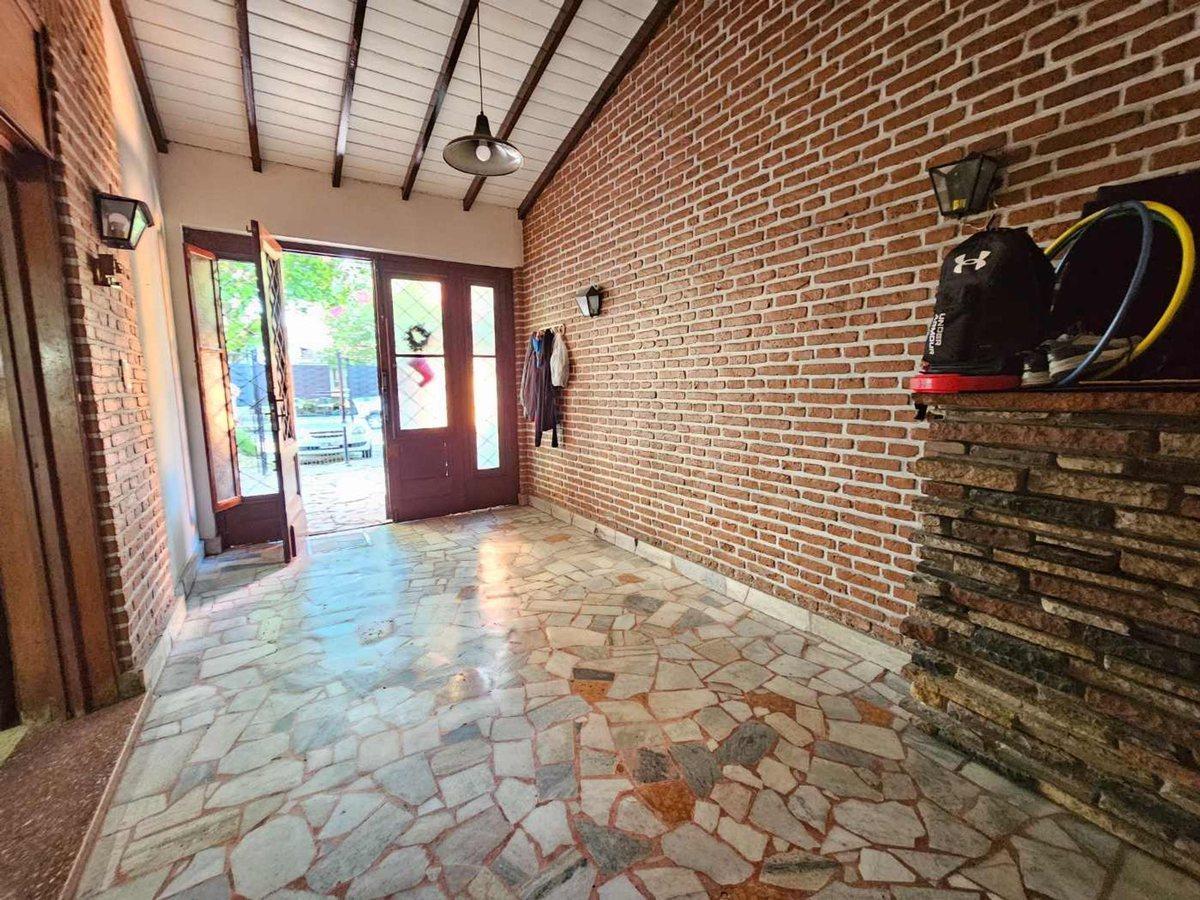 Foto de VENTA CASA 3 AMBIENTES COCHERA ITUZAINGO ESTACIÓN, imagen 3