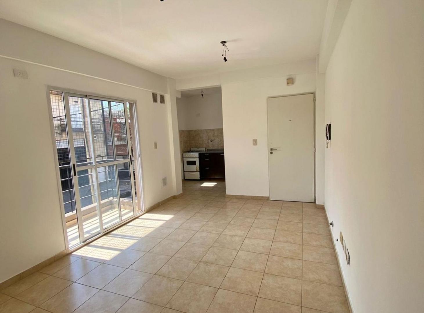 Foto de VENTA DEPARTAMENTO 2 AMBIENTES, CASEROS!, imagen 2