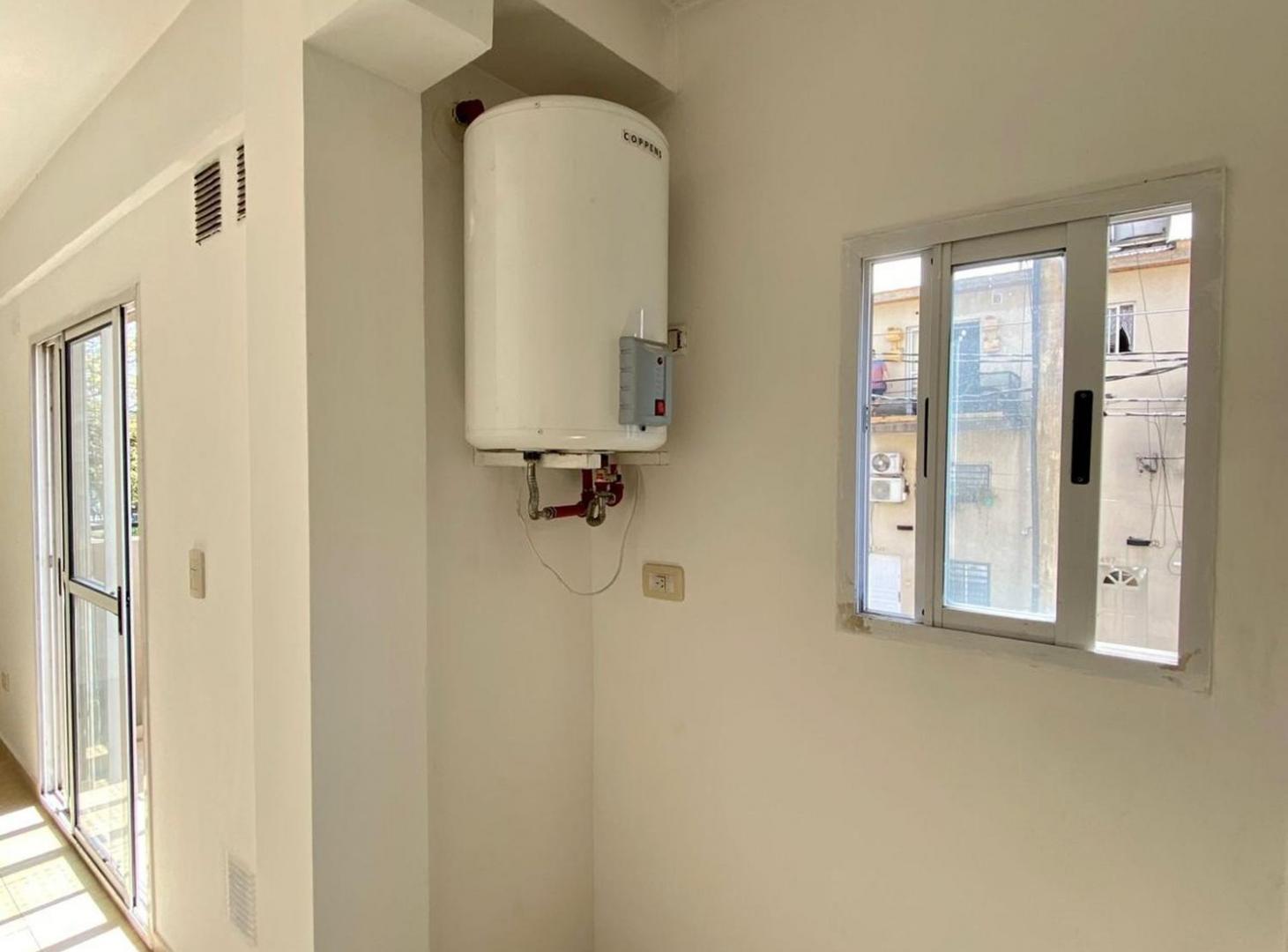 Foto de VENTA DEPARTAMENTO 2 AMBIENTES, CASEROS!, imagen 3