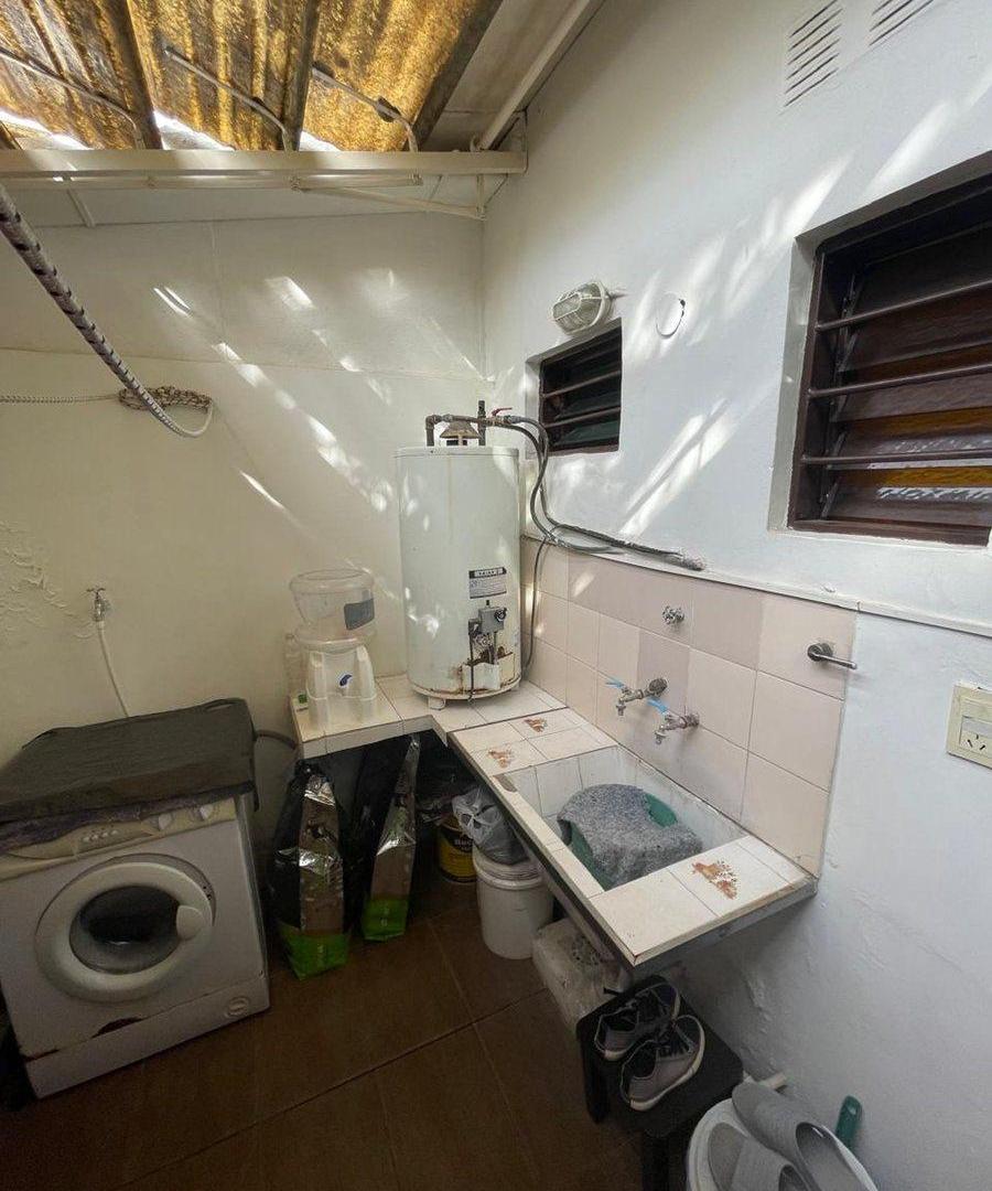 Foto de VENTA PH 2 AMBIENTES CASTELAR CON GUARDACOCHE, imagen 3