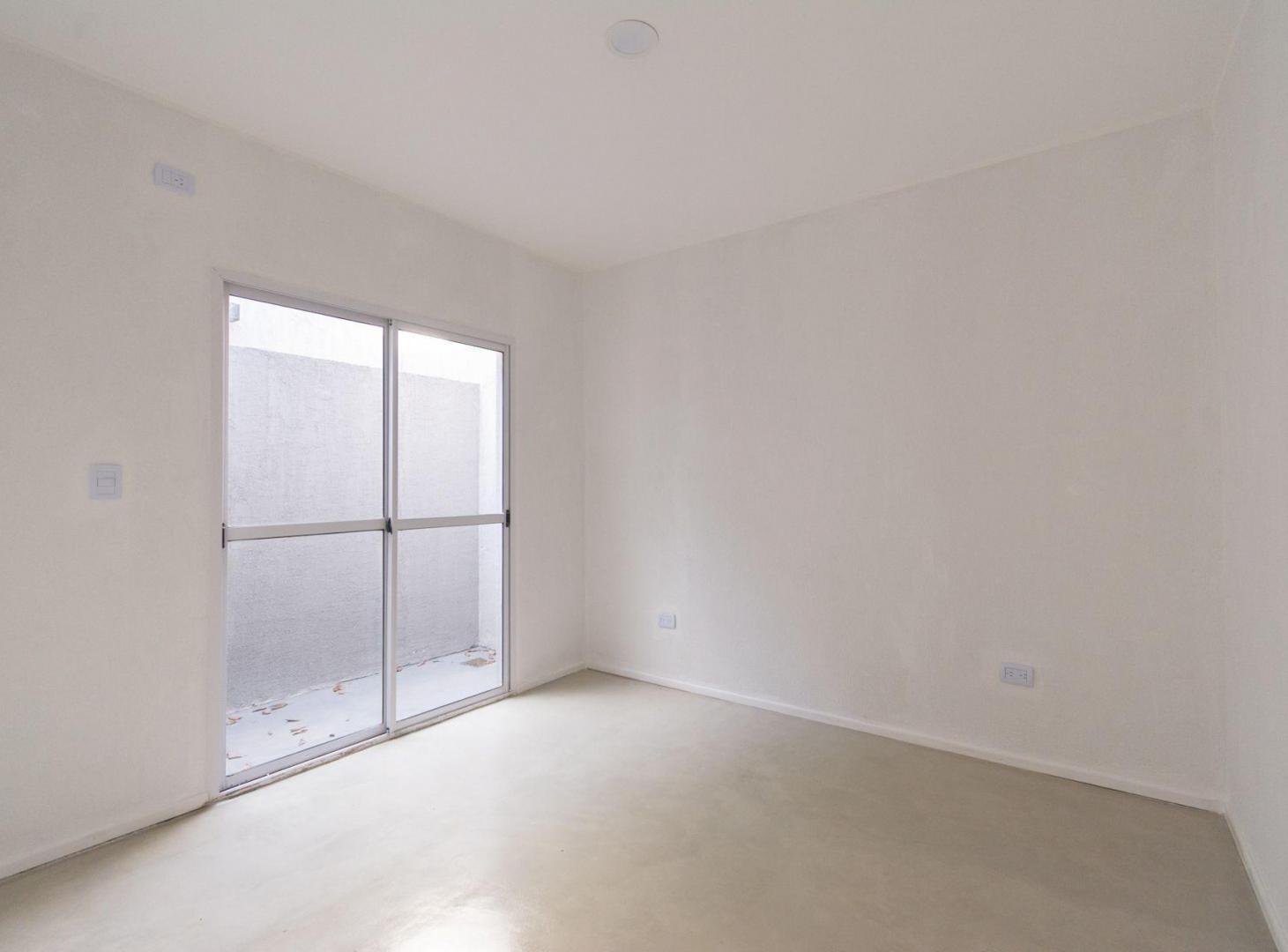 Foto de VENTA DPTO PH 2 AMB c/PATIO y VESTIDOR ITUZAINGO, imagen 2