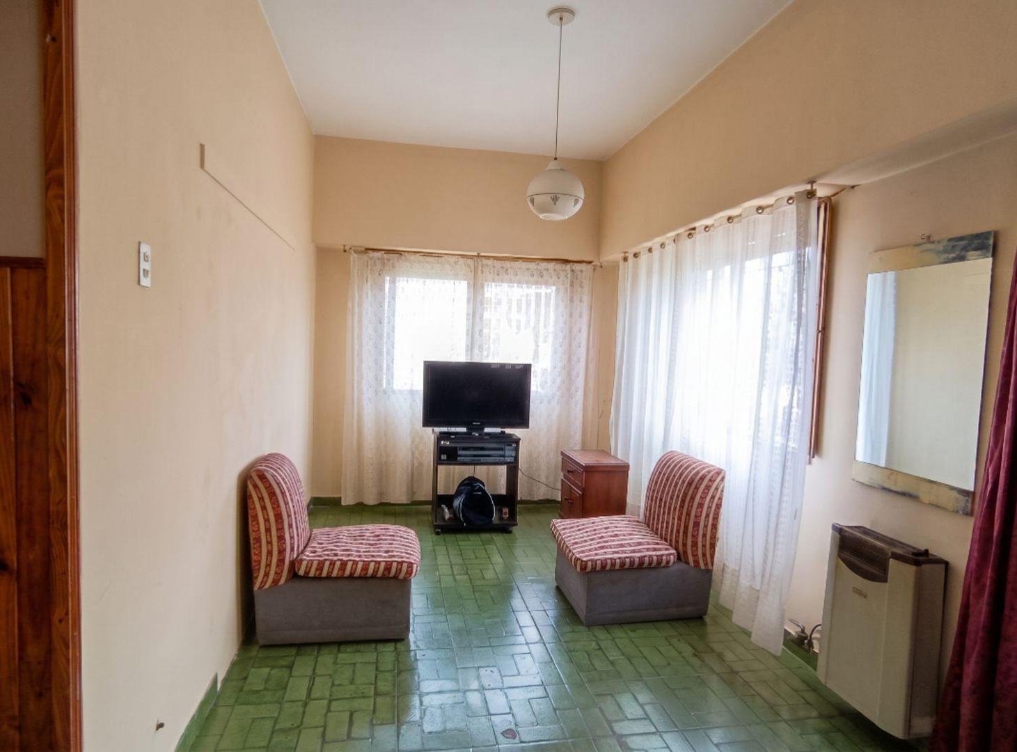Foto de Venta Casa 4 Ambientes Castelar Sur Apto Credito, imagen 2