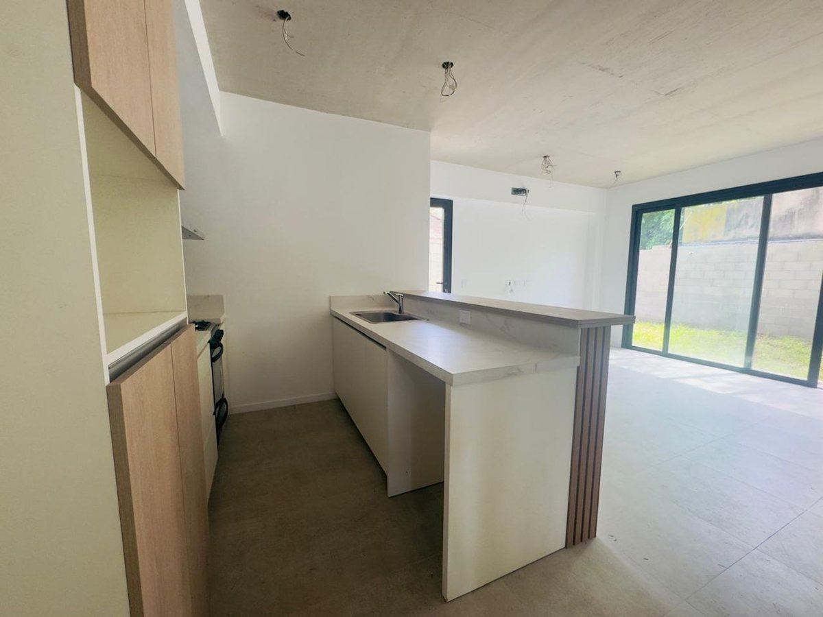 Foto de CASA VENTA TRES AMBIENTES PARQUE LELOIR COCHERA, imagen 5