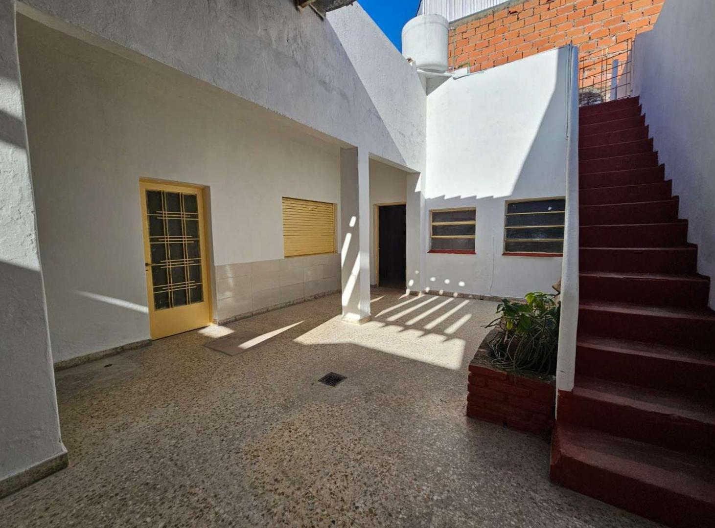 Foto de VENTA IDEAL INVERSOR 3 DEPARTAMENTOS CENTRO MORON, imagen 1