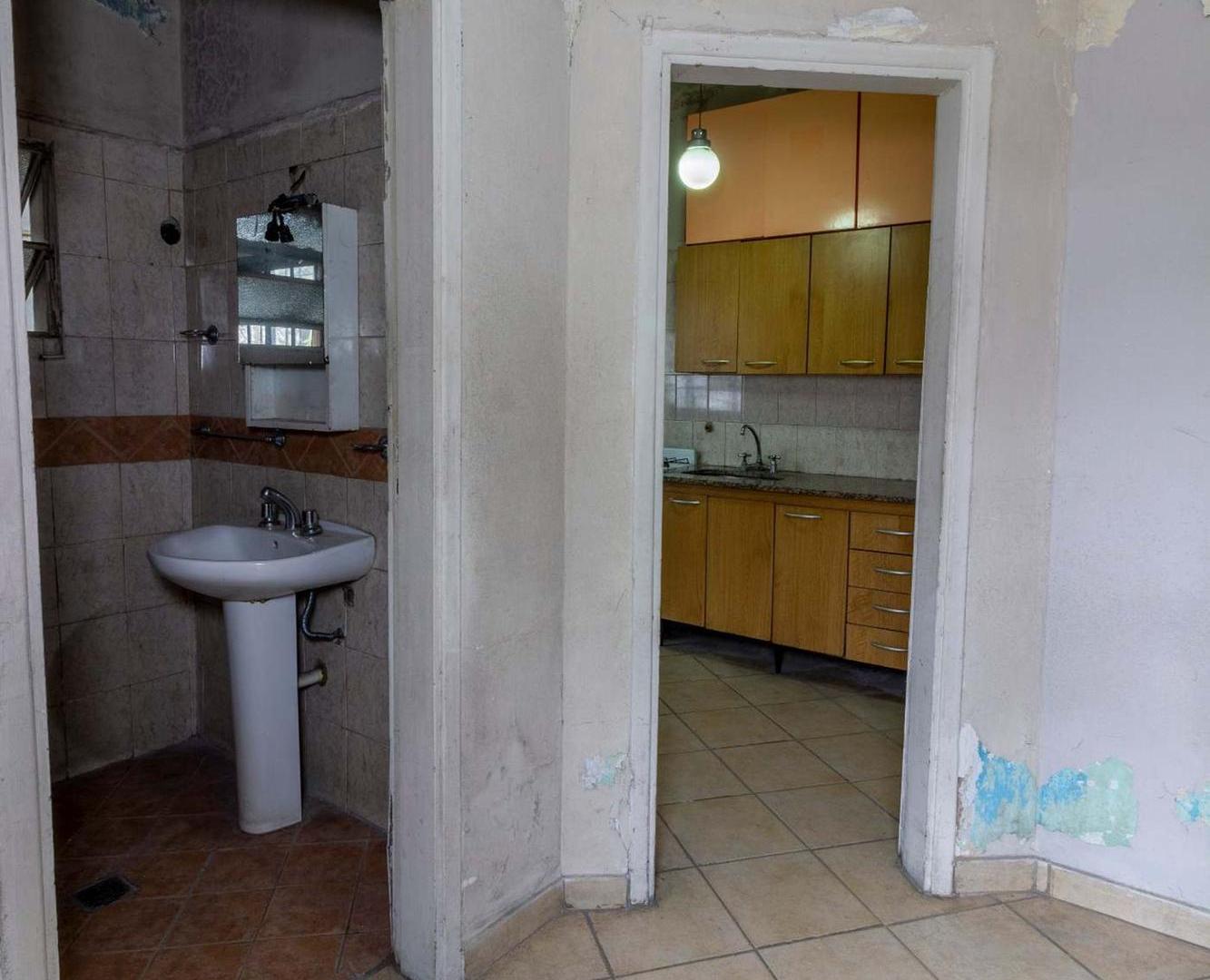 Foto de VENTA PH 2 AMB C/ LOCAL Y COCHERA - ITUZAINGO, imagen 5