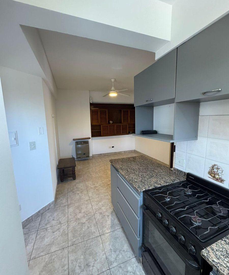 Foto de VENTA DEPARTAMENTO 3 AMBIENTES EN MORON C/COCHERA, imagen 2