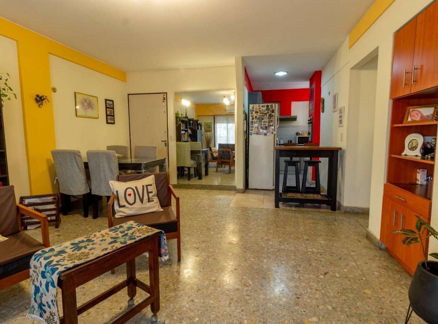 Foto de DEPARTAMENTO 3 AMBIENTES MONTE CASTRO C/ BALCON, imagen 2