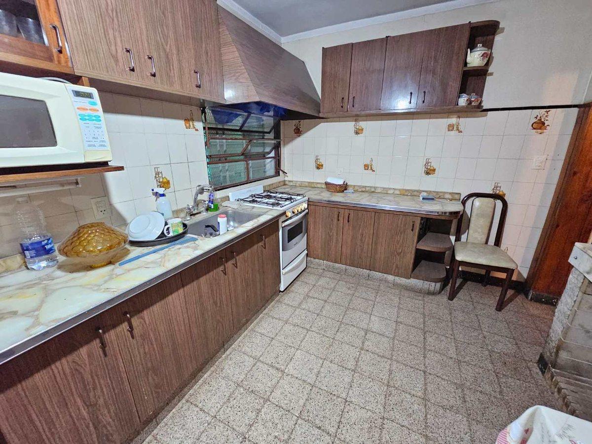 Foto de VENTA CASA 4 AMBIENTES MERLO - PARQUE Y COCHERA, imagen 3