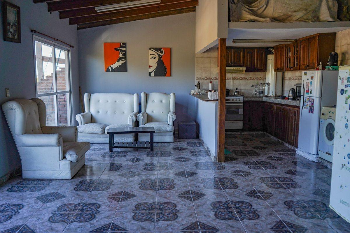 Foto de VENTA CASA LOCALES DEPTOS EN GREGORIO LAFERRERE, imagen 3
