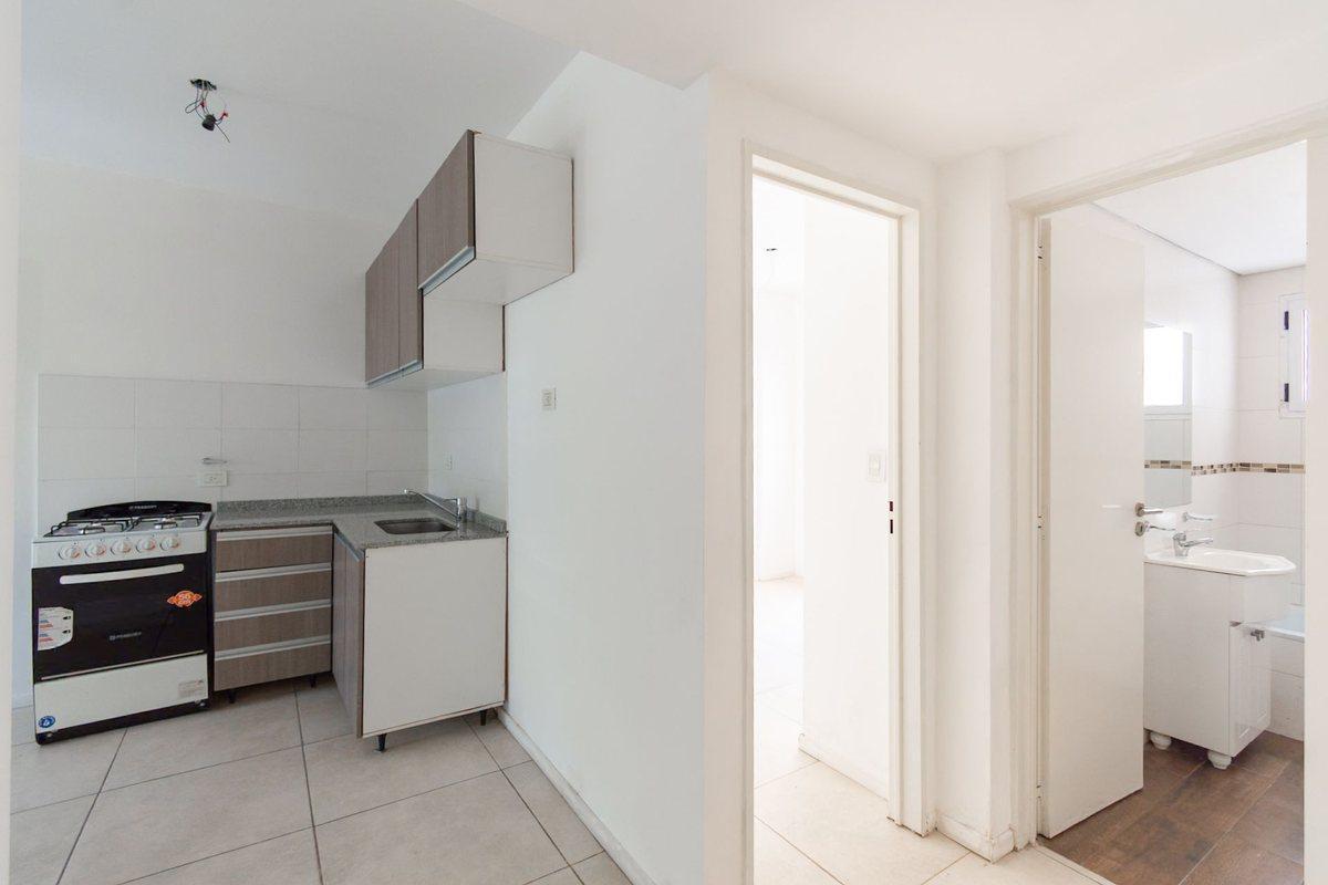 Foto de VENTA DEPARTAMENTO 2 AMBIENTES. FLORES CON BALCÓN, imagen 3