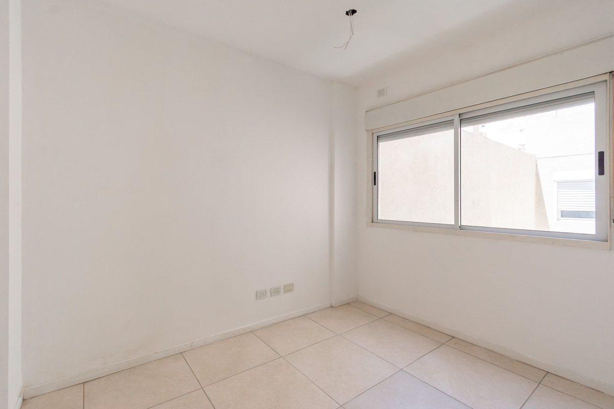 Foto de VENTA DEPARTAMENTO 2 AMBIENTES. FLORES CON BALCÓN, imagen 1