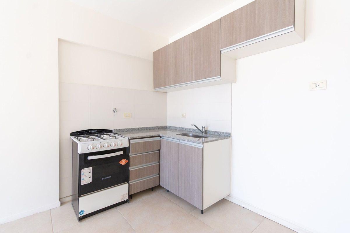 Foto de VENTA DEPARTAMENTO 2 AMBIENTES. FLORES CON BALCÓN, imagen 2