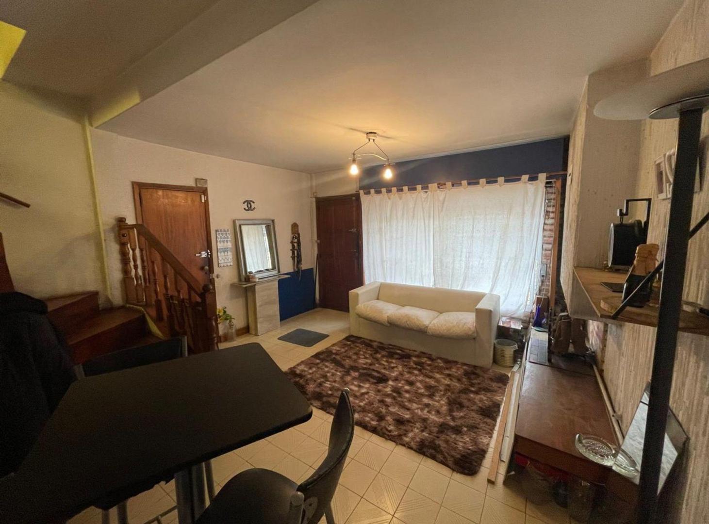 Foto de VENTA CASA 5 AMBIENTES EN CASTELAR NORTE, imagen 1
