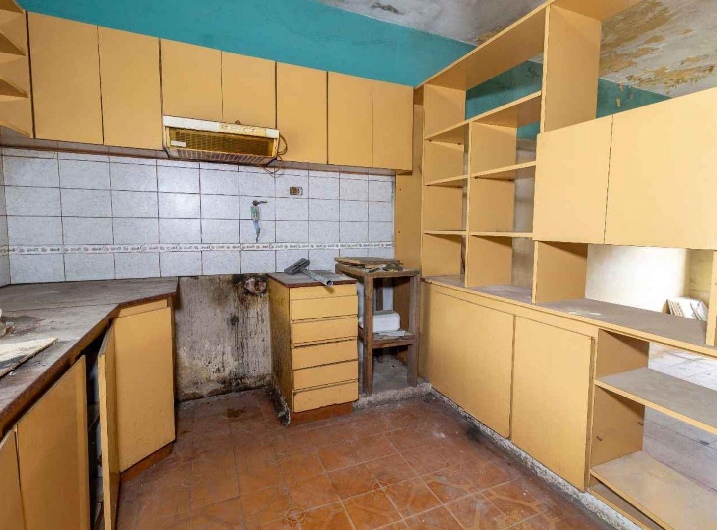 Foto de VENTA CASA 3 AMB- CASTELAR SUR C/ COCHERA, imagen 4