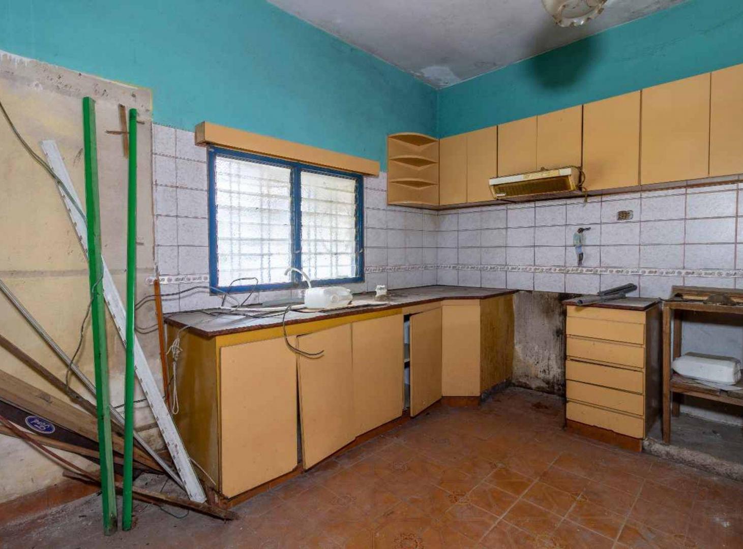 Foto de VENTA CASA 3 AMB- CASTELAR SUR C/ COCHERA, imagen 1