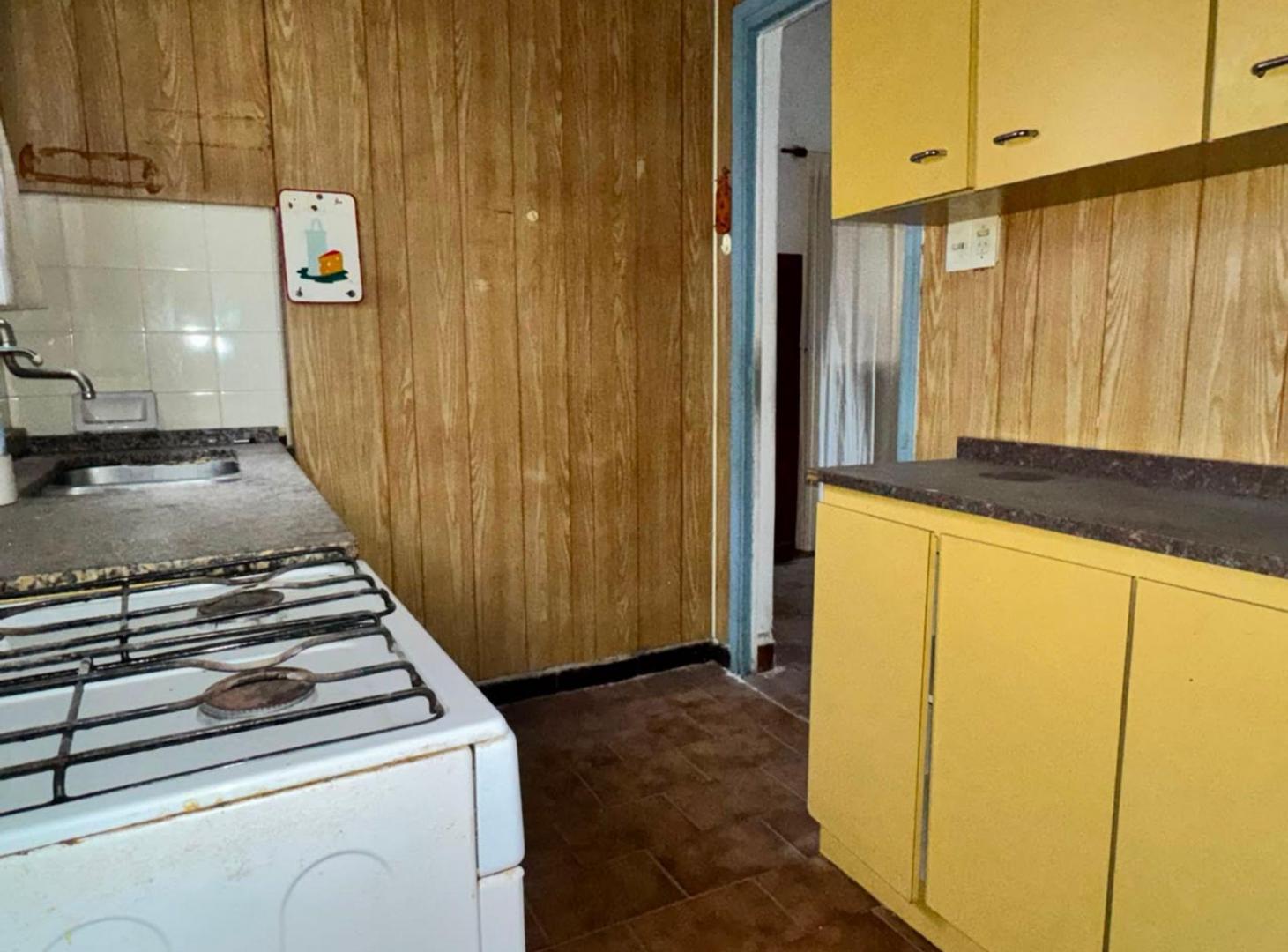 Foto de CASA EN VENTA CON JARDIN Y QUINCHO. WILDE, imagen 2