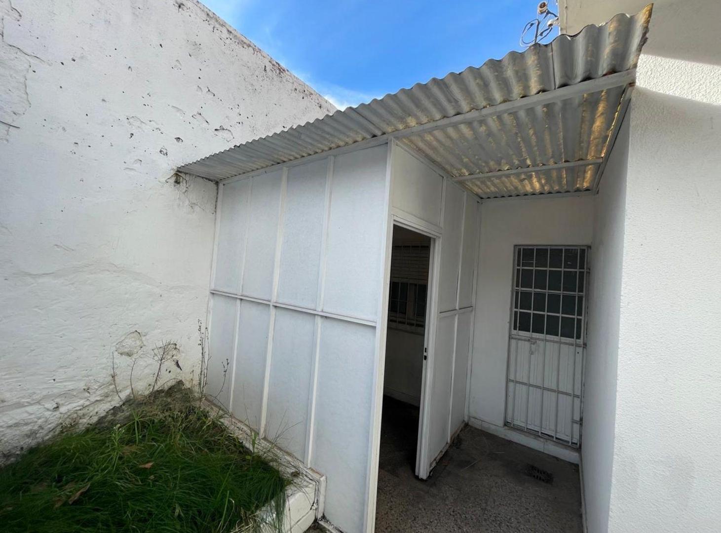 Foto de VENTA PH 3 AMBIENTES SIN EXPENSAS MORON CENTRO, imagen 2
