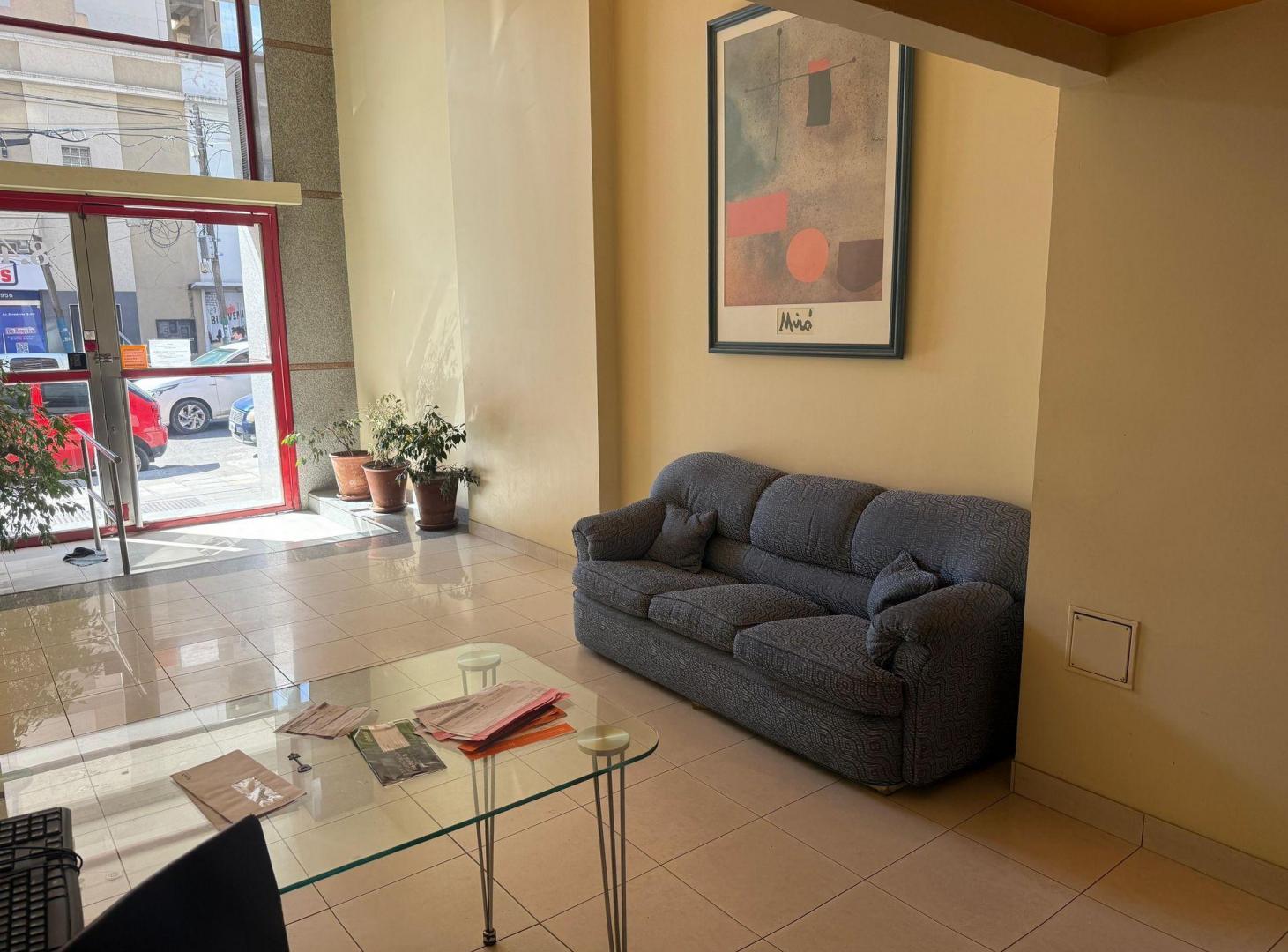 Foto de VENTA DEPARTAMENTO 4 AMBIENTES EN MORON CENTRO, imagen 1