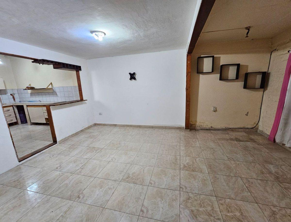 Foto de Casa 4 ambientes venta ituzaingo cochera terraza, imagen 3