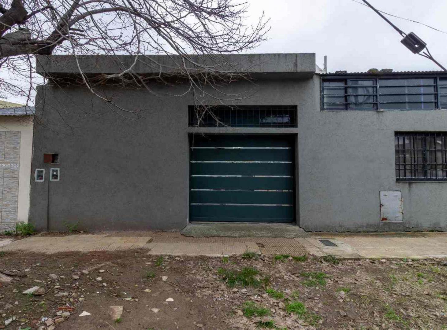 Foto de VENTA CASA PH 2 AMB ITUZAINGO CON LOCAL Y COCHERA, imagen 3