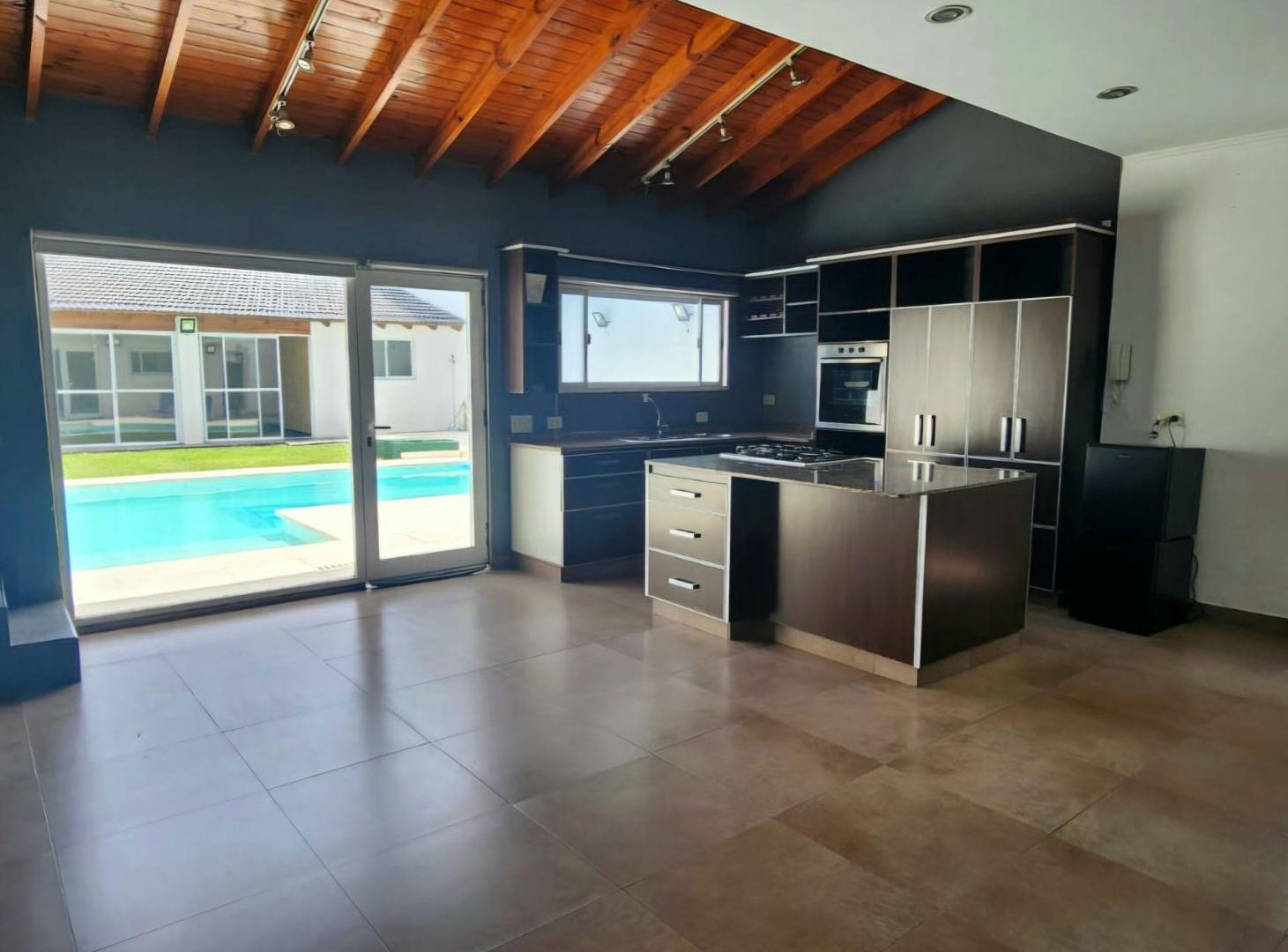 Foto de VENTA CASA 5 AMBIENTES CON PILETA QUINCHO MORON, imagen 5