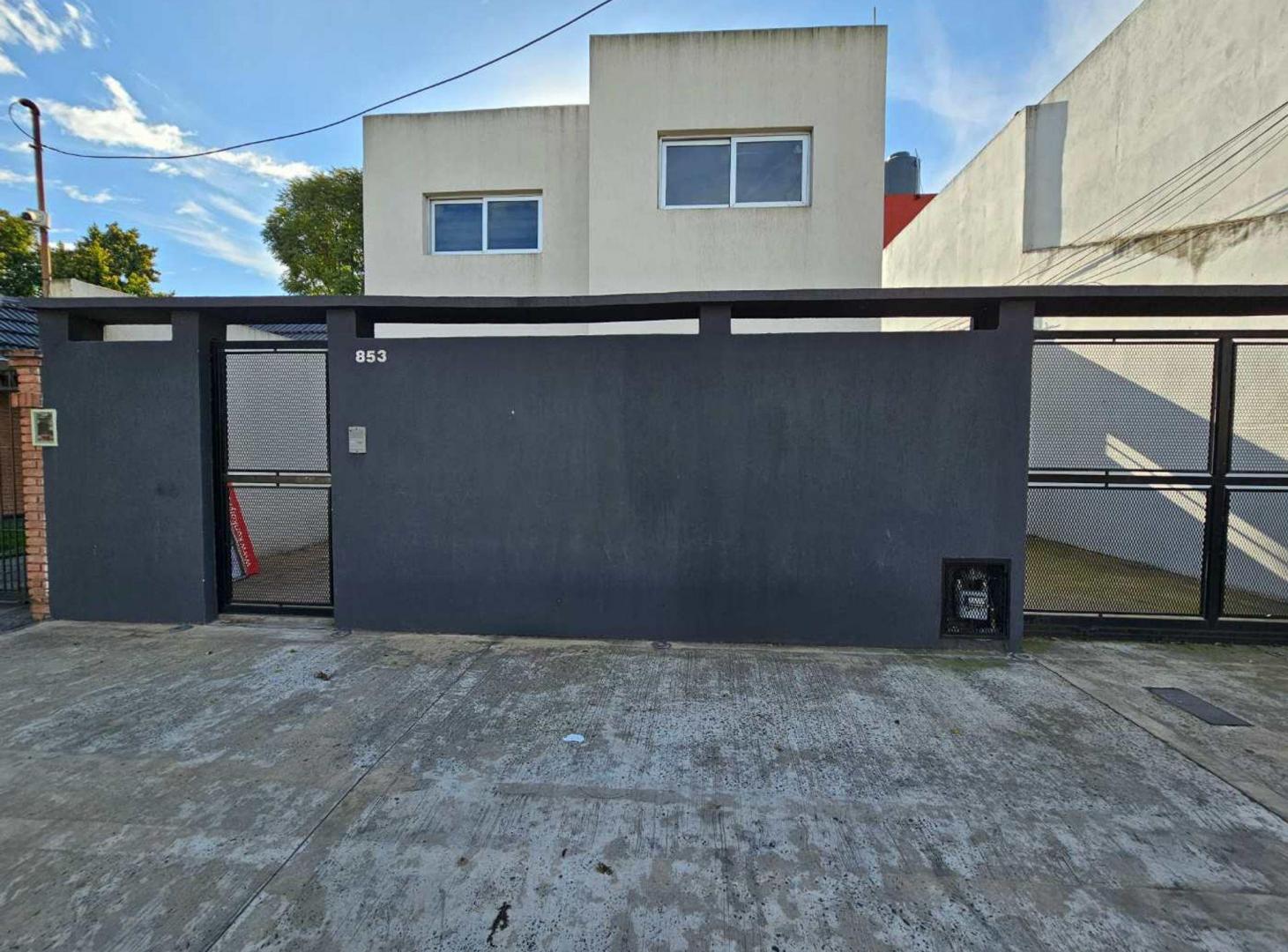 Foto de VENTA CASA 5 AMBIENTES CON PILETA QUINCHO MORON, imagen 3