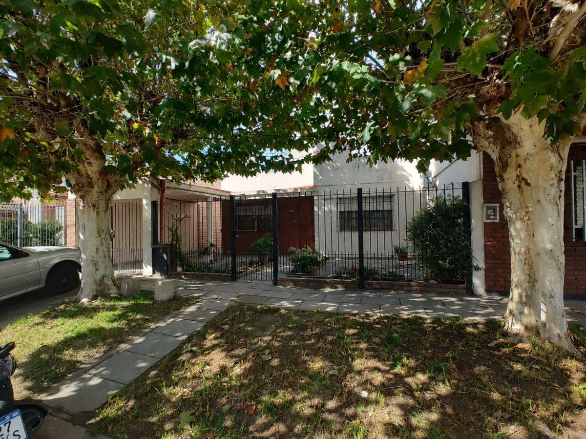 Foto de VENTA CASA 4 AMBIENTES, MORON, APTO CREDITO!, imagen 1