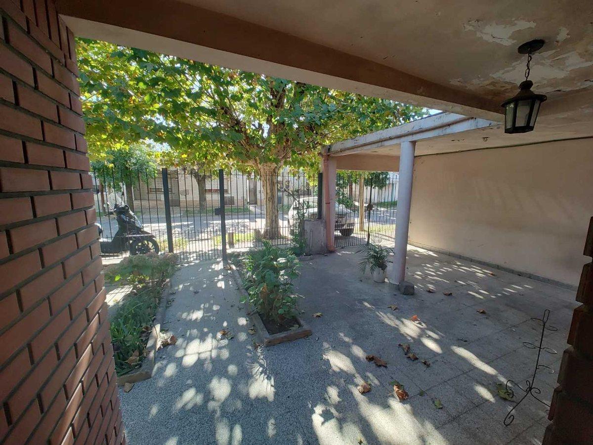 Foto de VENTA CASA 4 AMBIENTES, MORON, APTO CREDITO!, imagen 3
