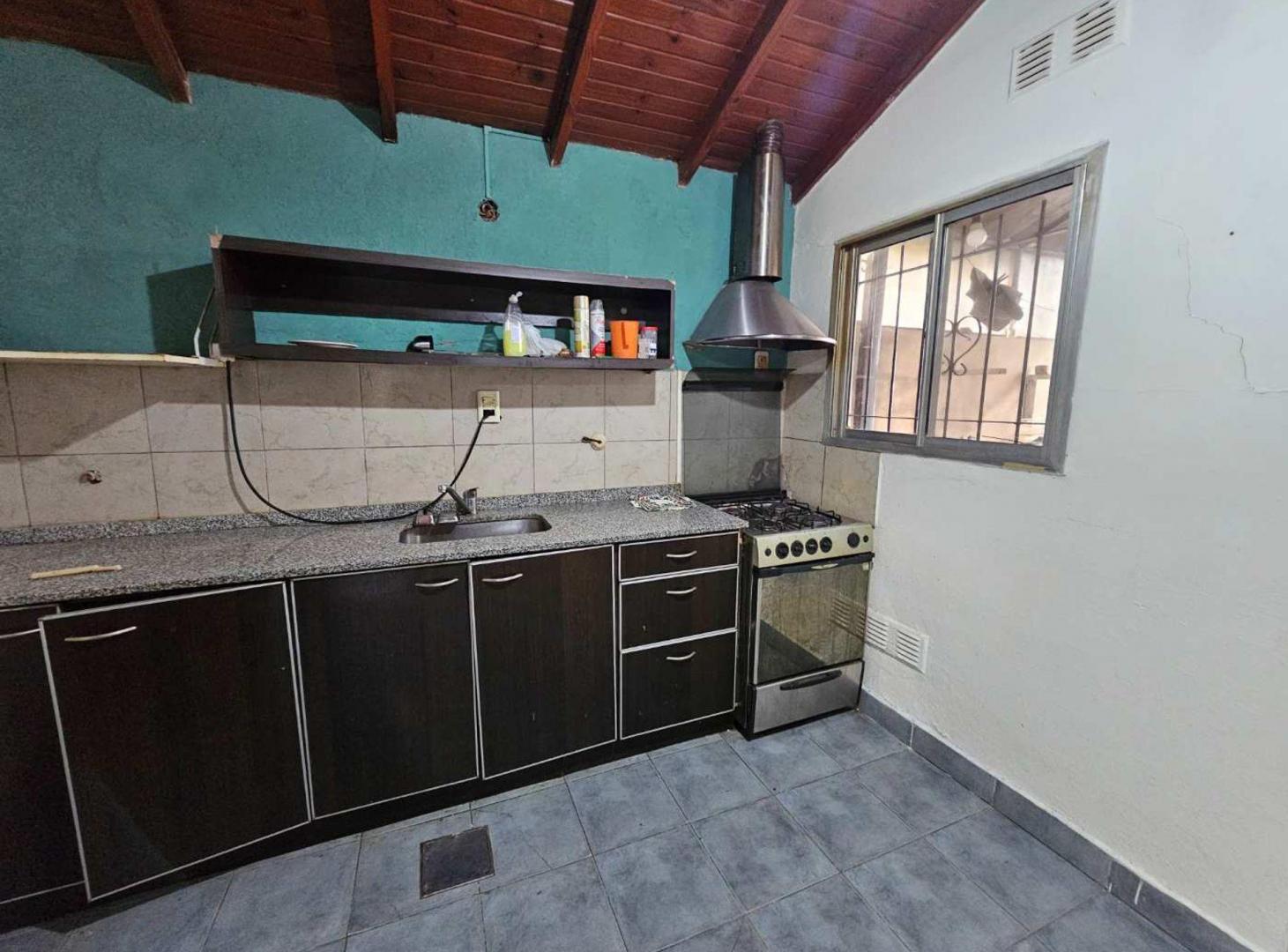 Foto de ALQUILER PH 2 AMBIENTES C/ PATIO COCHERA ITUZAINGO, imagen 3