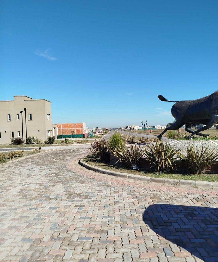 Foto de Venta Lote Terreno Barrio Cerrado San Fermin, imagen 3