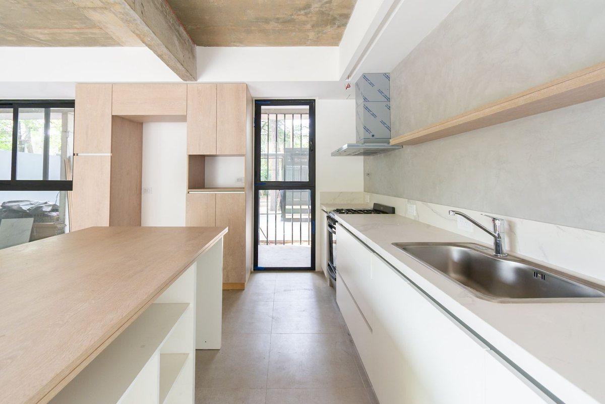 Foto de VENTA CASA TRES AMBIENTE PLANTA BAJA PARQUE LELOIR, imagen 4