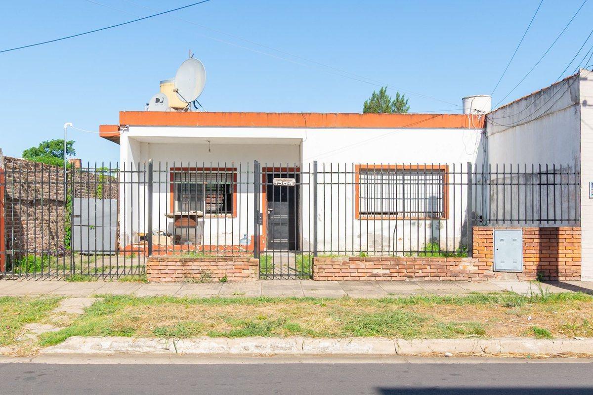 Foto de CASA EN VENTA 3 AMBIENTES A REFACCIONAR CASTELAR, imagen 4