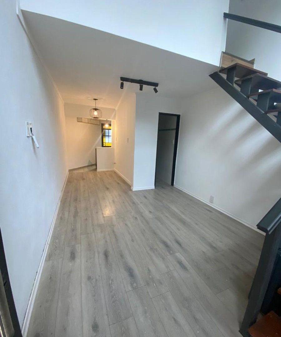 Foto de VENTA OFICINA/DEPARTAMENTO DUPLEX CASTELAR NORTE, imagen 2