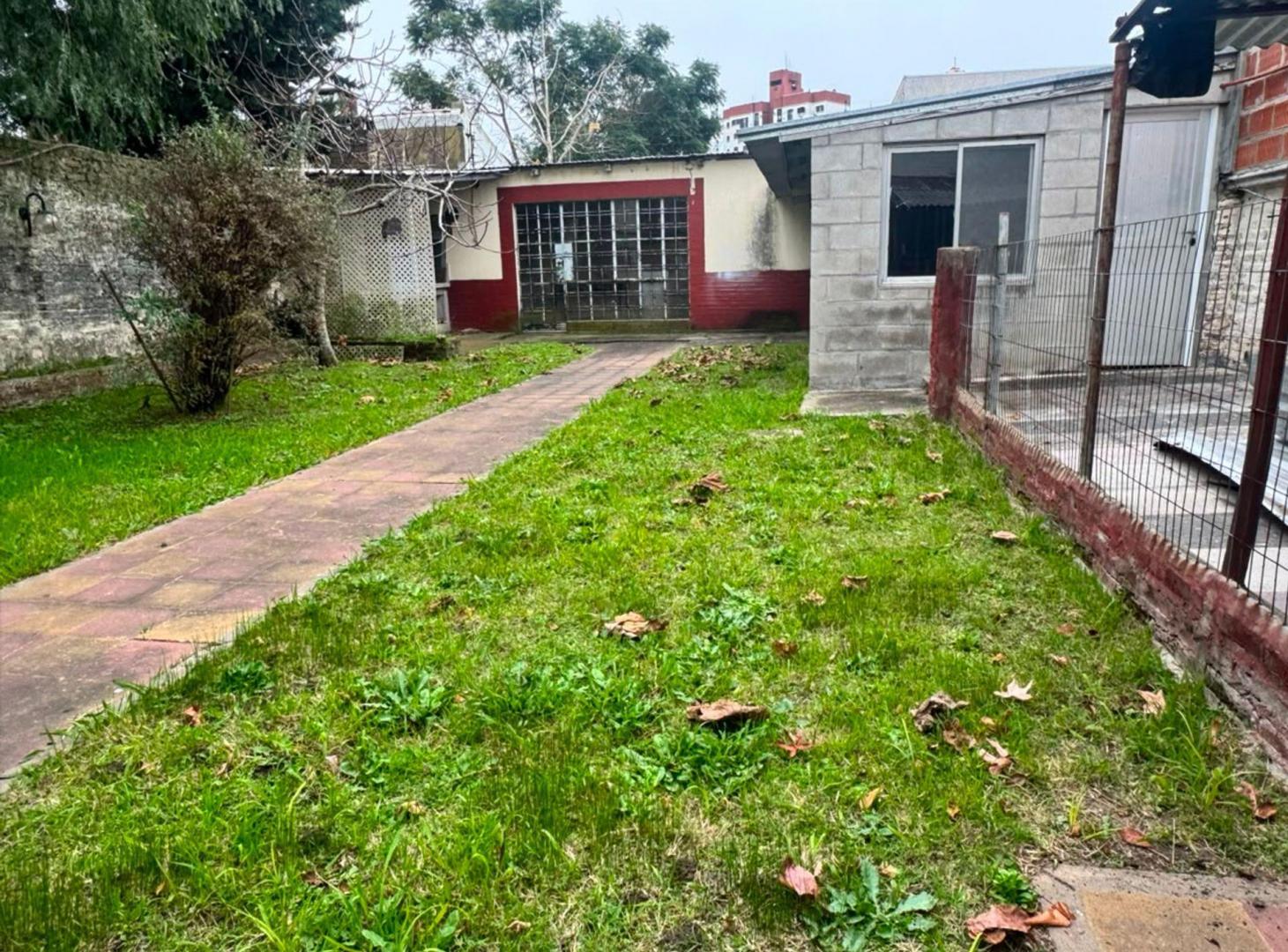 Foto de CASA EN VENTA CON JARDIN Y QUINCHO. WILDE, imagen 3