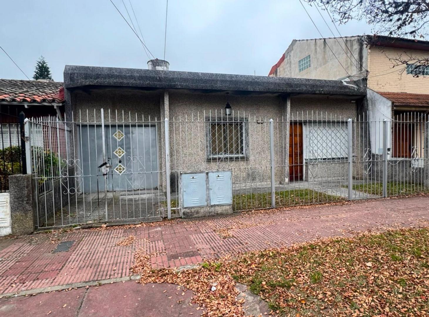 Foto de CASA EN VENTA CON JARDIN Y QUINCHO. WILDE, imagen 5