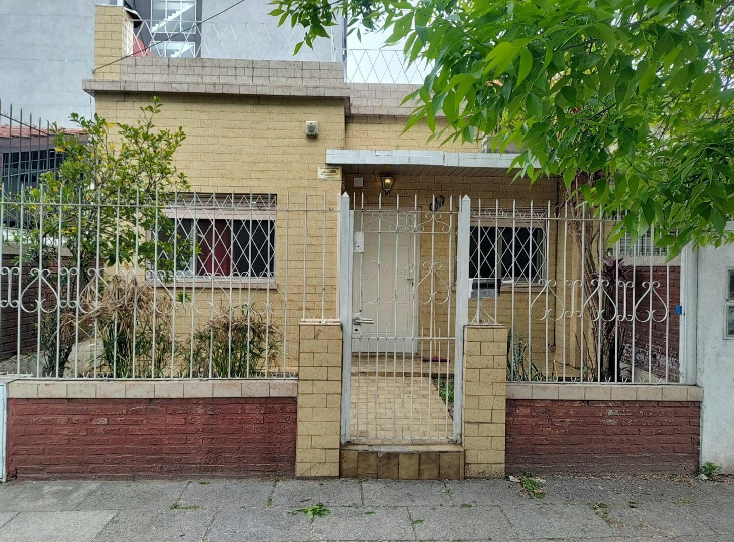 Foto de VENTA CASA PH 3 AMBIENTES MORON - TERRAZA PROPIA, imagen 1