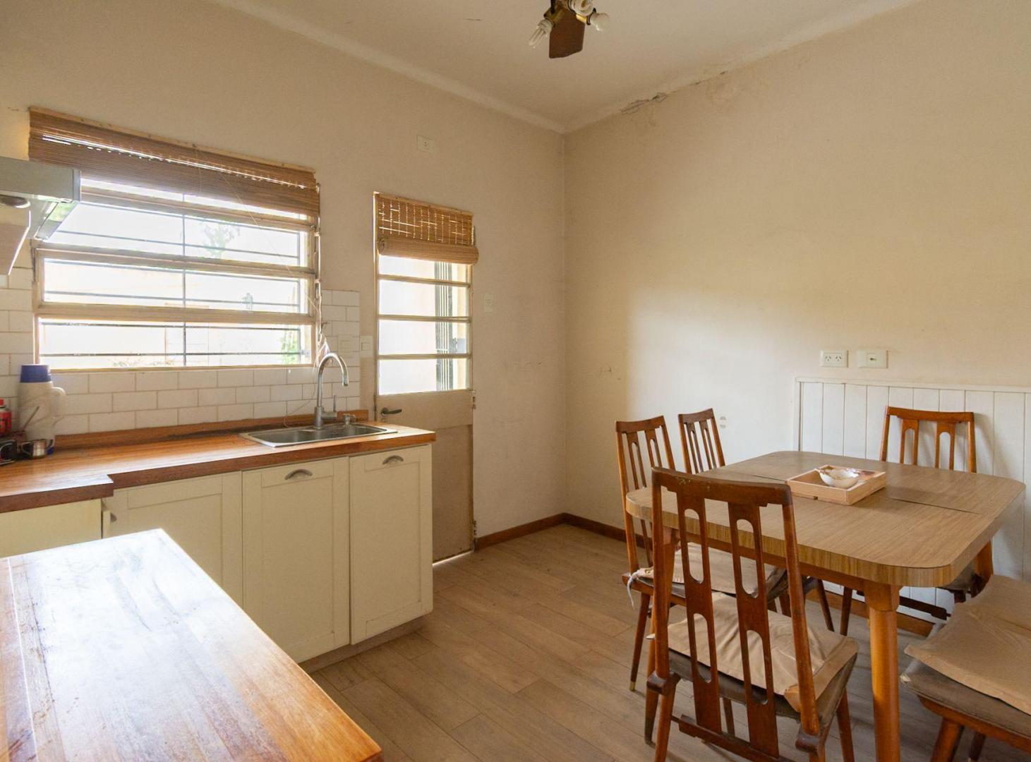 Foto de CASA EN VENTA CON COCHERA Y JARDIN. CASTELAR, imagen 1