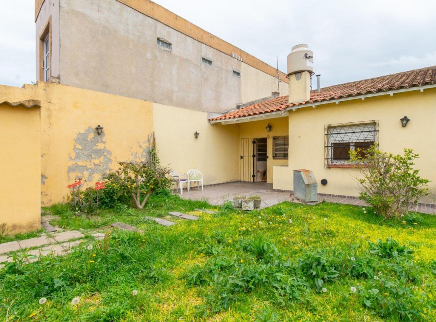 Foto de CASA EN VENTA CON COCHERA Y JARDIN. CASTELAR, imagen 5