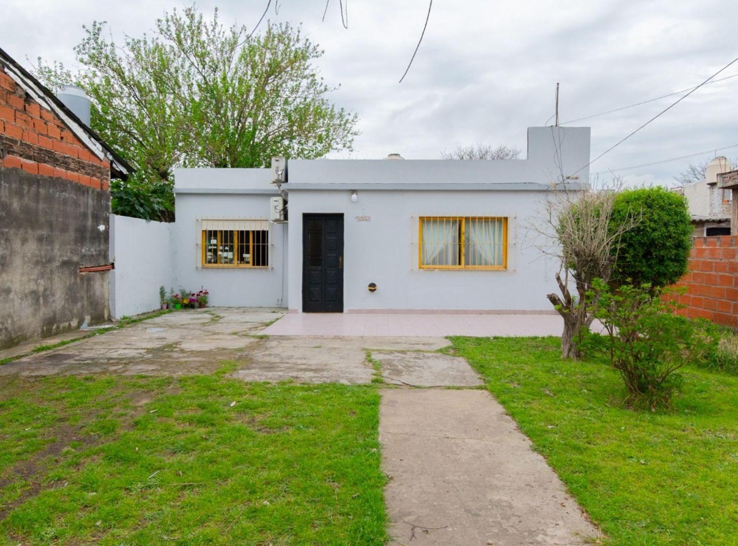 Foto de VENTA CASA 3 AMBIENTES, CASTELAR SUR, imagen 1