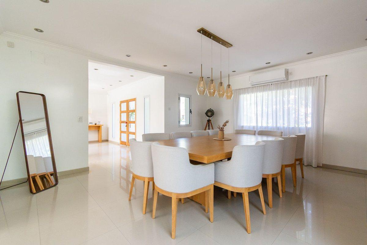 Foto de Venta casa cinco ambientes El Casco de Leloir, imagen 2