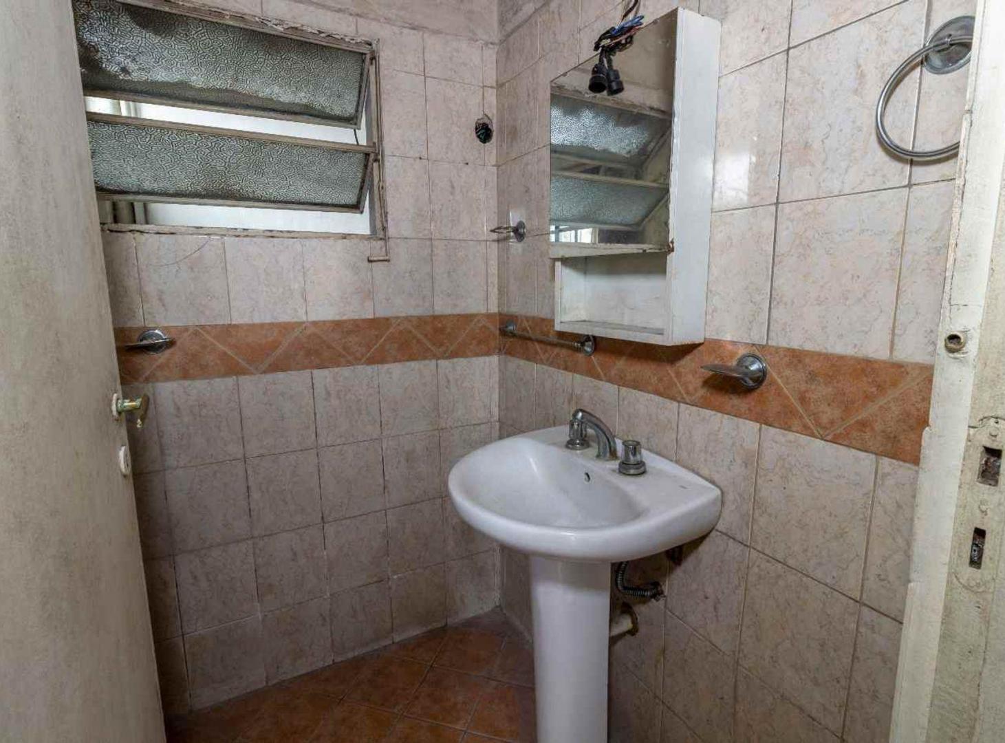 Foto de VENTA CASA PH 2 AMB ITUZAINGO CON LOCAL Y COCHERA, imagen 4