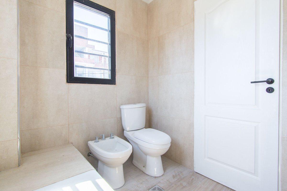 Foto de CASA PH VENTA MORON 4 AMBIENTES PERMUTA FINANCIA, imagen 5
