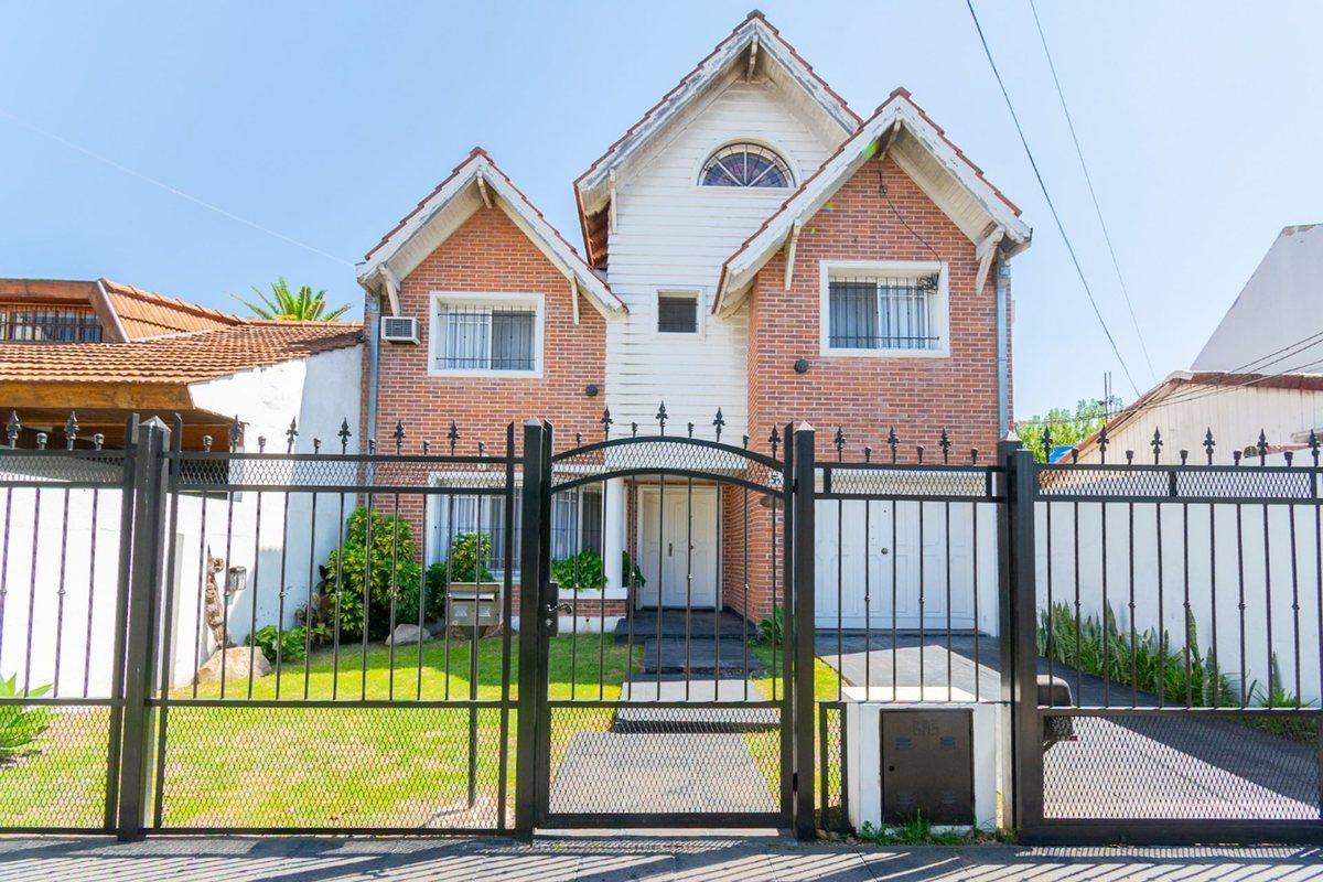 Foto de CASA 4 AMBIENTES ITUZAINGO CON PARQUE Y PILETA, imagen 1